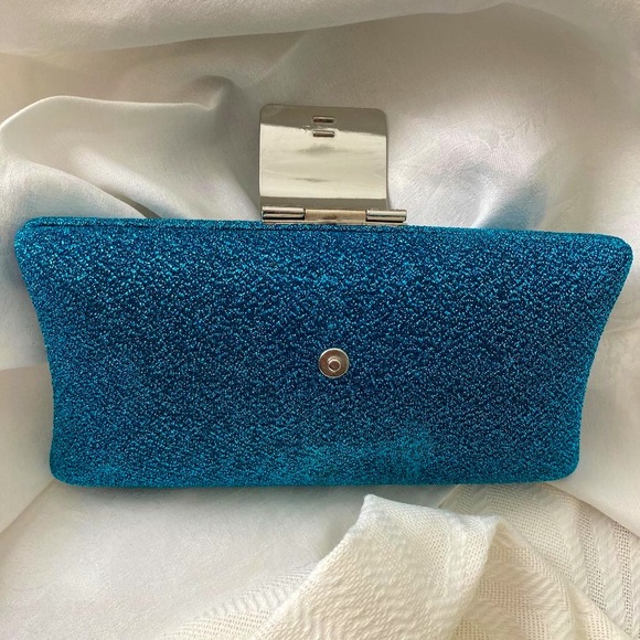 🔥HOST PICK🔥AQUAMARINE COCKTAIL BAG w/ JEWELED CLASP & DETACHABLE CHAIN STRAP - Picture 5 of 10